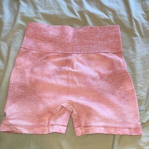 High waisted scrunch shorts - pastel pink